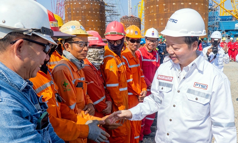 Phó Thủ tướng Trần Hồng Hà thăm, làm việc tại khu căn cứ cảng và bãi chế tạo của PTSC
