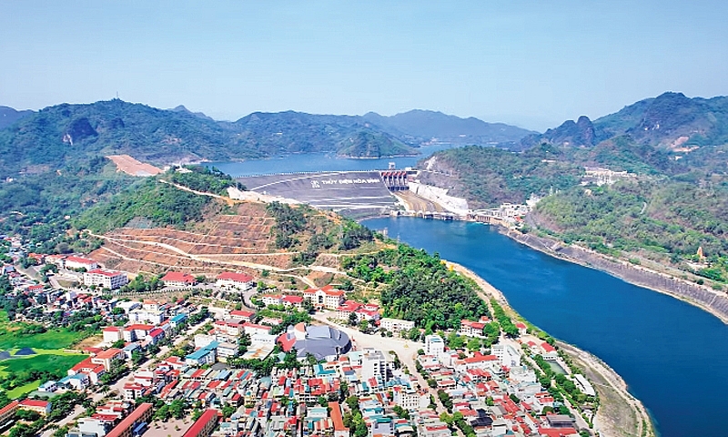 Thành phố bên Sông Đà vươn tầm đô thị loại II