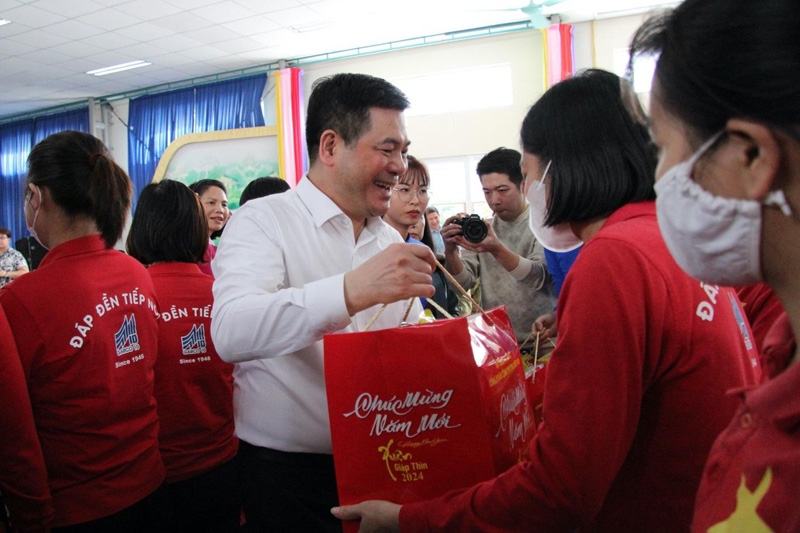 Thái Bình: Đoàn công tác của Bộ Công thương trao quà tết tại huyện Hưng Hà