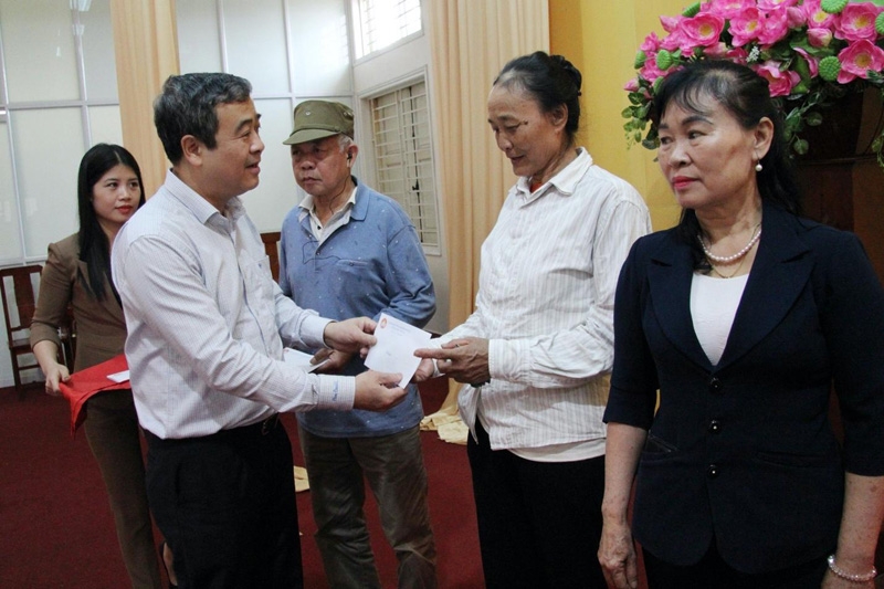 Thái Bình: Đoàn công tác của Bộ Công thương trao quà tết tại huyện Hưng Hà
