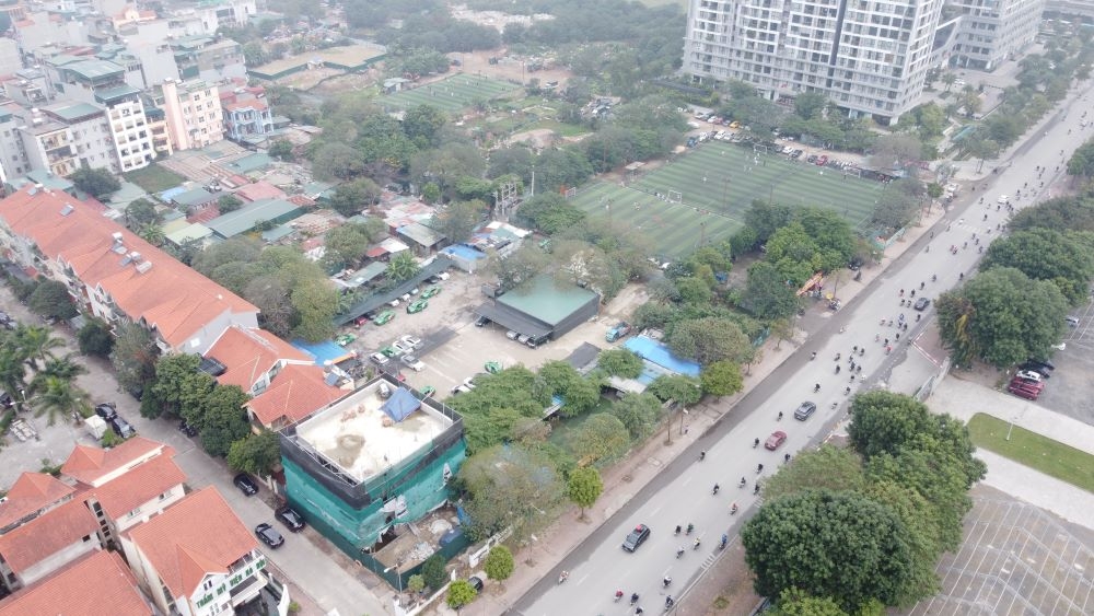Nam Từ Liêm (Hà Nội): Hàng loạt nhà xưởng, bãi xe 