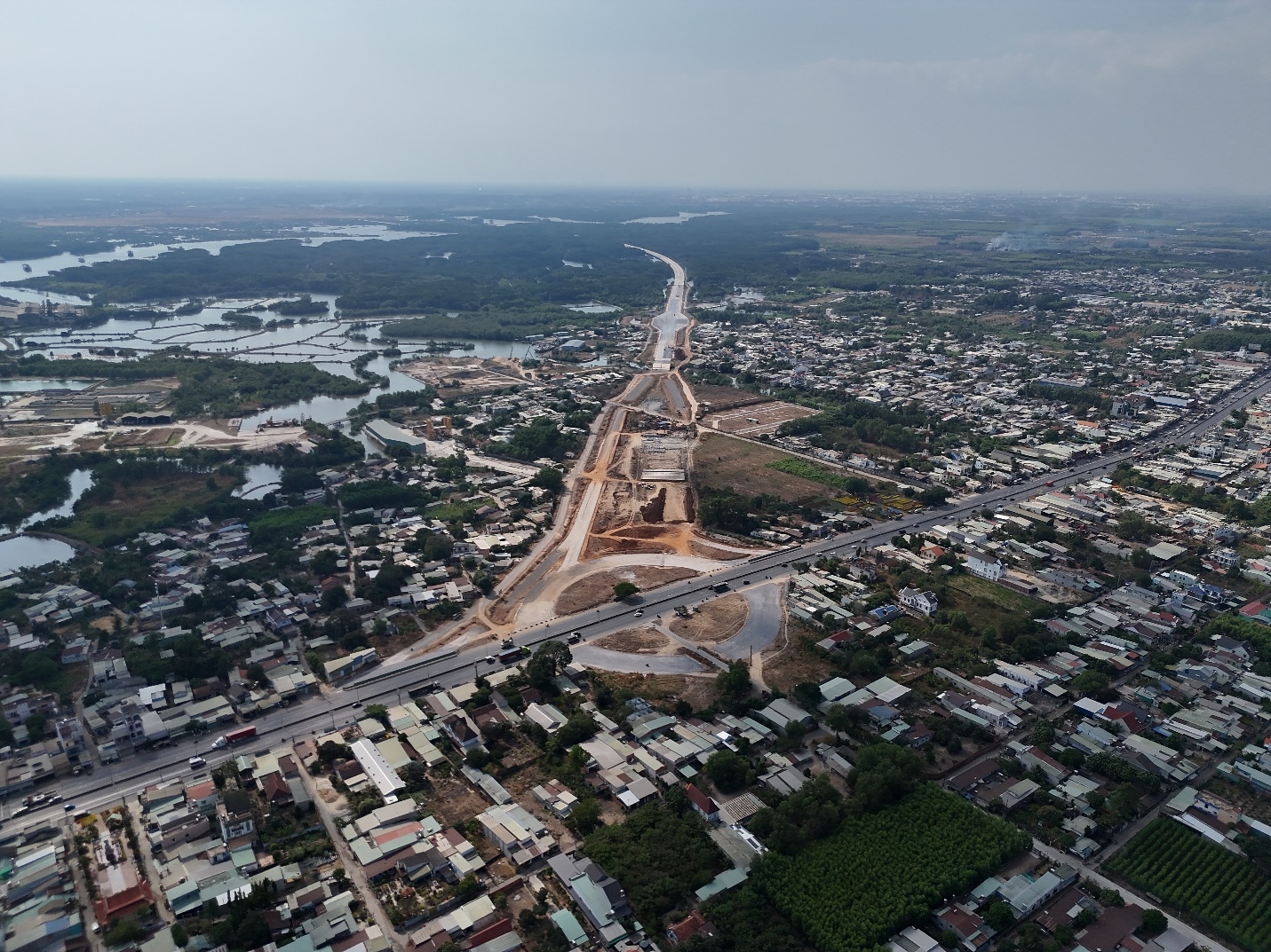 Đồng Nai: Sôi động công trường cao tốc Bến Lức - Long Thành ngày giáp Tết