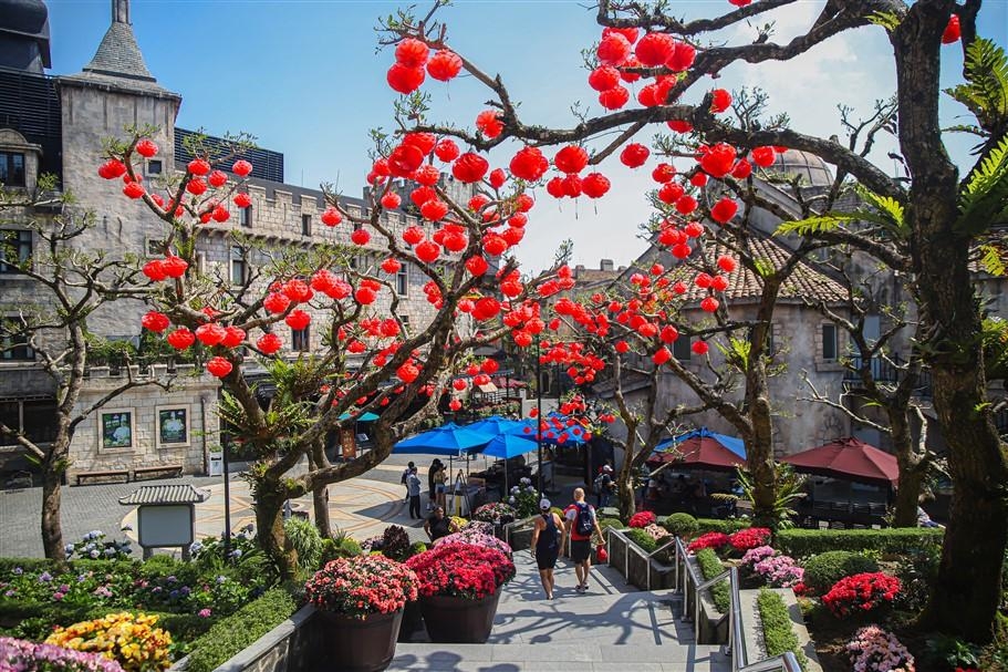 Hàng nghìn du khách tưng bừng trẩy hội xuân tại Sun World Ba Na Hills