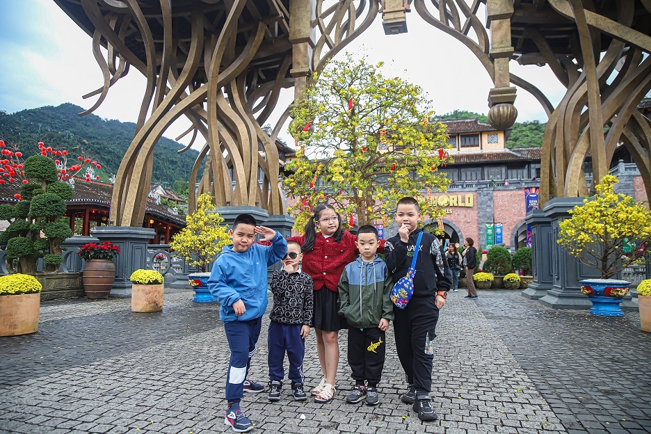 Hàng nghìn du khách tưng bừng trẩy hội xuân tại Sun World Ba Na Hills