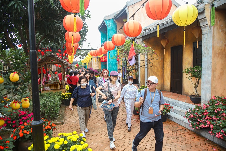 Hàng nghìn du khách tưng bừng trẩy hội xuân tại Sun World Ba Na Hills