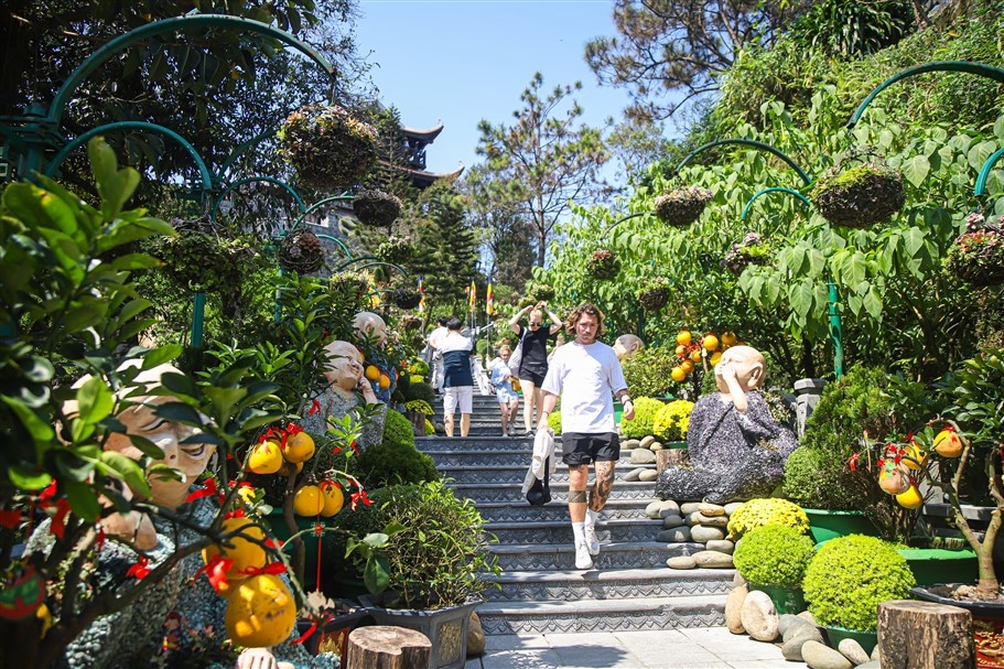 Hàng nghìn du khách tưng bừng trẩy hội xuân tại Sun World Ba Na Hills