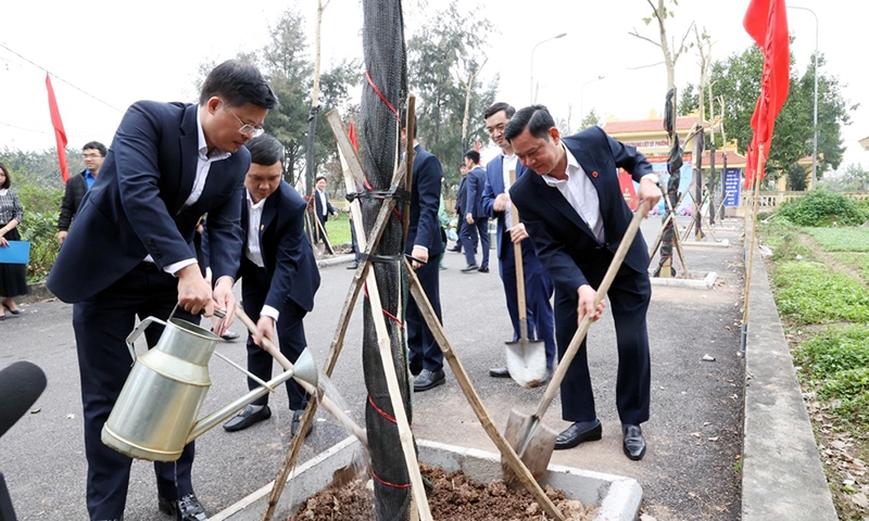 Bắc Ninh: Dâng hương tưởng nhớ các anh hùng liệt sỹ và phát động Tết trồng cây