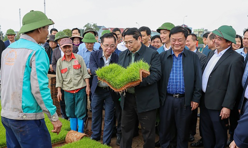 Thủ tướng thăm các mô hình sản xuất nông nghiệp, động viên nông dân tại Hải Dương