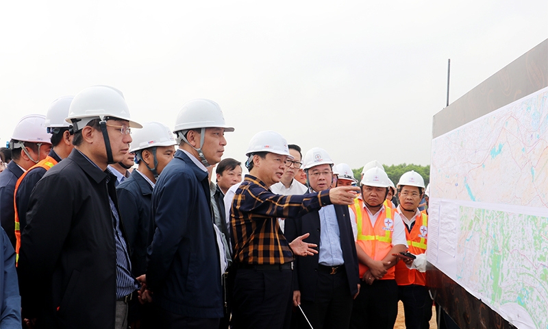 Phó Thủ tướng Chính phủ Trần Hồng Hà kiểm tra các dự án trọng điểm quốc gia tại tỉnh Nghệ An