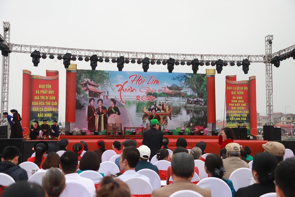 Bắc Ninh: Lãnh đạo tỉnh dâng hương khai hội Lim