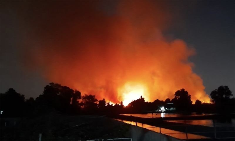 Bình Dương: Cháy lớn tại khu dân cư chưa xây dựng hạ tầng, bỏ hoang nhiều năm
