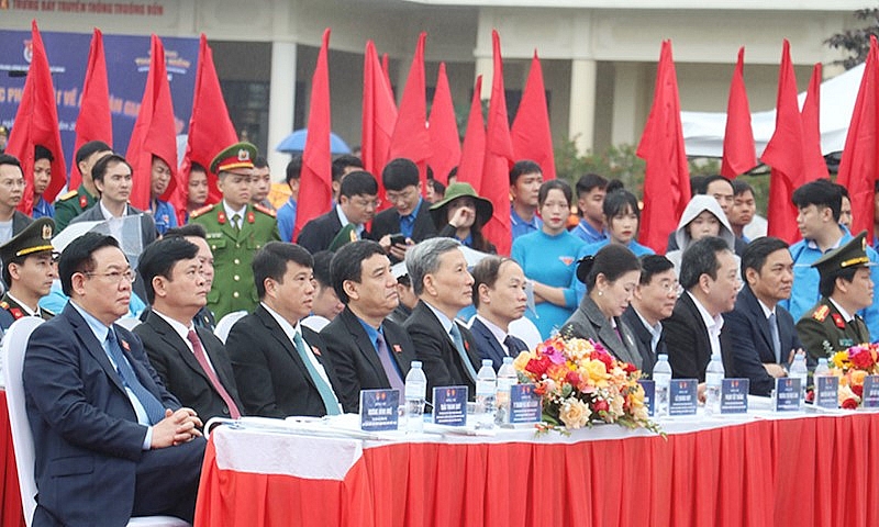 Chủ tịch Quốc hội Vương Đình Huệ dự Lễ phát động Tết trồng cây “Đời đời nhớ ơn Bác Hồ” tại Nghệ An