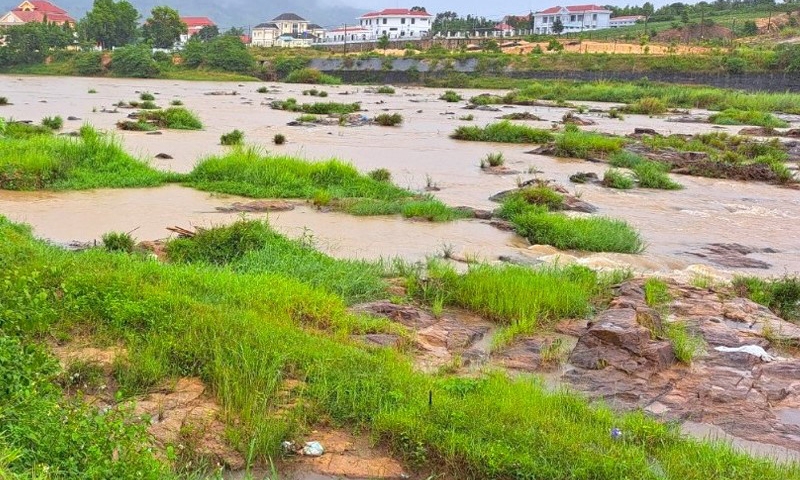 Tình huống khẩn cấp khắc phục sạt lở sông Đăk Snghé tại Kon Tum