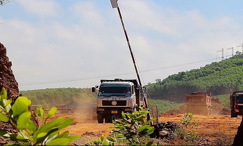 Quảng Nam: Đề nghị huyện Núi Thành kiểm tra việc vận chuyển đất san lấp của Công ty Đại Sơn sau phản ánh của Báo điện tử Xây dựng