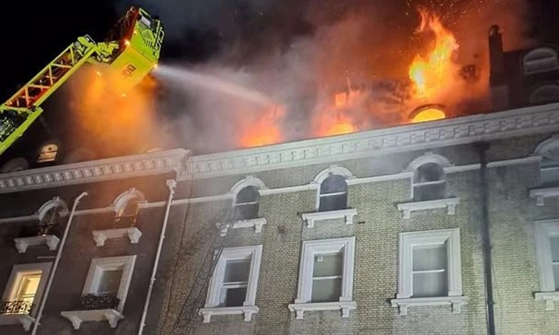 Cháy lớn tại tòa nhà dân cư ở Anh, sơ tán khẩn cấp hơn 100 người