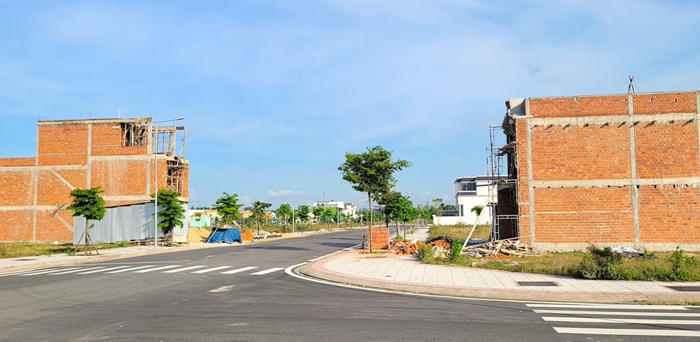 Gần 200 lô đất trong hai dự án bất động sản ở Quảng Ngãi được cấp “sổ đỏ”