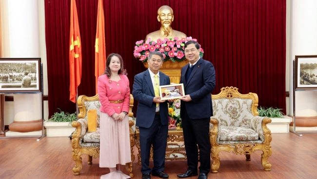 Bí thư Tỉnh ủy Nam Định làm việc với Tập đoàn Phát triển Năng lượng Gulf (Thái Lan)