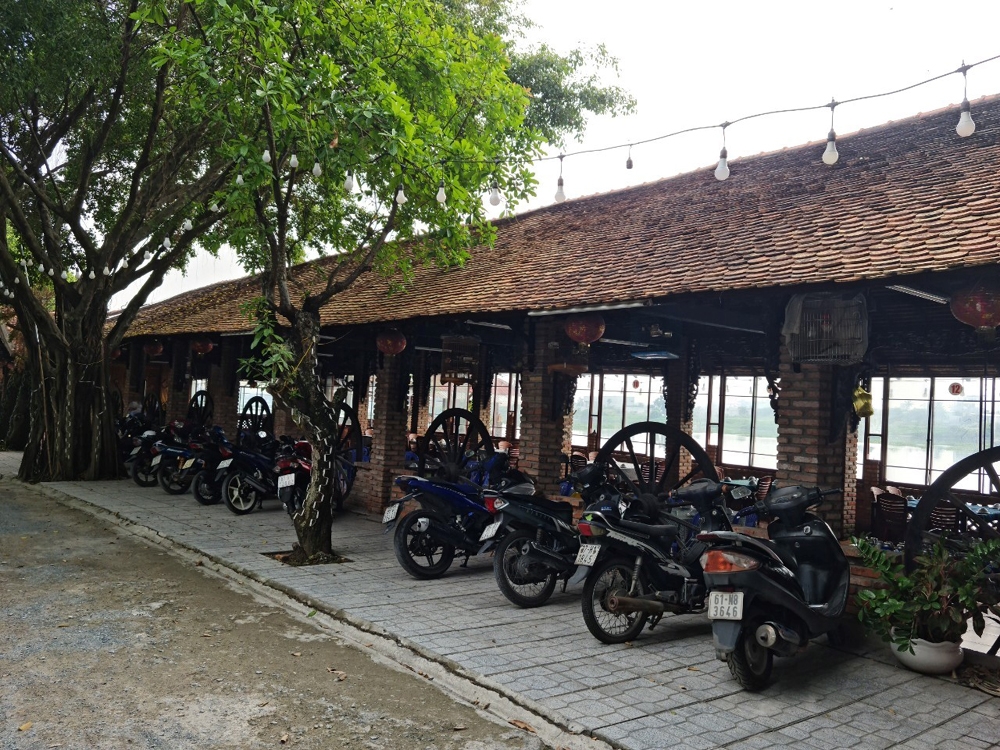Hàng loạt nhà hàng “khủng” vi phạm xây dựng do thành phố Thuận An tập trung phát triển nhiều lĩnh vực theo xu hướng