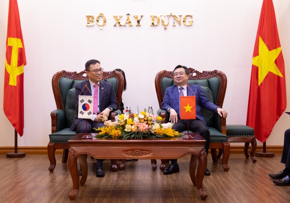 Bộ trưởng Bộ Xây dựng Nguyễn Thanh Nghị tiếp Đại sứ Đặc mệnh toàn quyền Hàn Quốc tại Việt Nam