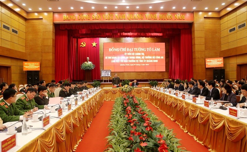 Bộ trưởng Bộ Công an Tô Lâm làm việc với Ban Thường vụ Tỉnh ủy Quảng Ninh
