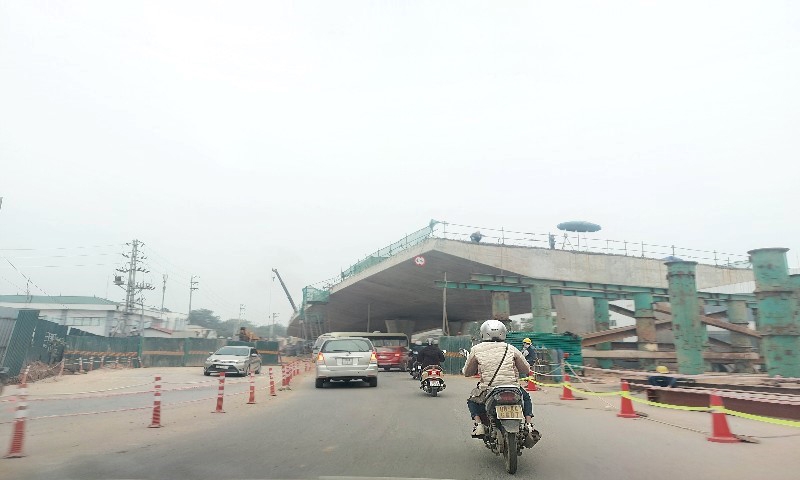 Vĩnh Phúc: Phân luồng giao thông phục vụ thi công xây dựng cầu vượt đường sắt trên đường Nguyễn Tất Thành