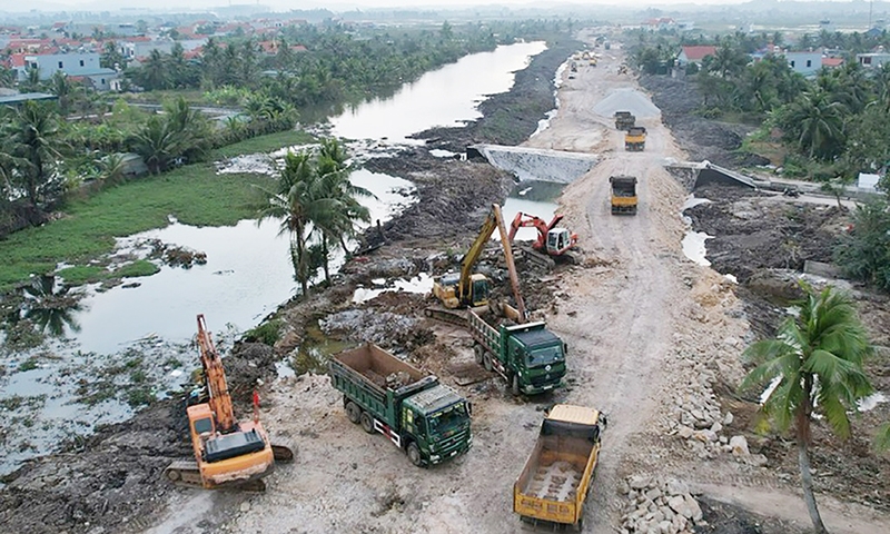 Chủ tịch UBND tỉnh Quảng Ninh chỉ đạo tháo gỡ khó khăn về nguồn vật liệu san lấp các dự án đầu tư công