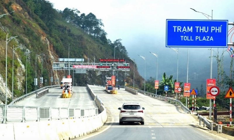 Tạm dừng thu phí tuyến đường BOT nối cao tốc Nội Bài - Lào Cai đến thị xã Sa Pa