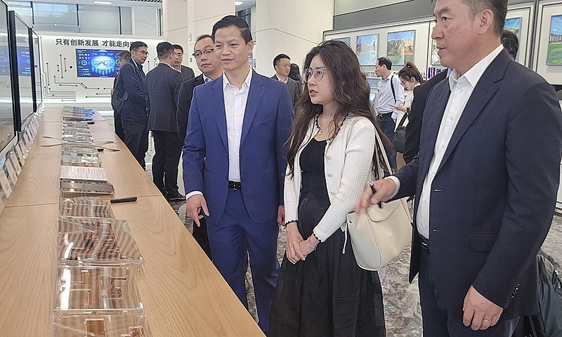Lãnh đạo tỉnh Bắc Ninh làm việc với Tập đoàn Victory Giant Technology tại Trung Quốc