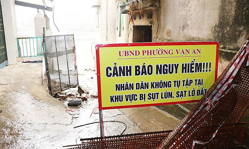 Bắc Ninh: Công bố tình huống khẩn cấp sự cố sạt lở đê hữu Cầu