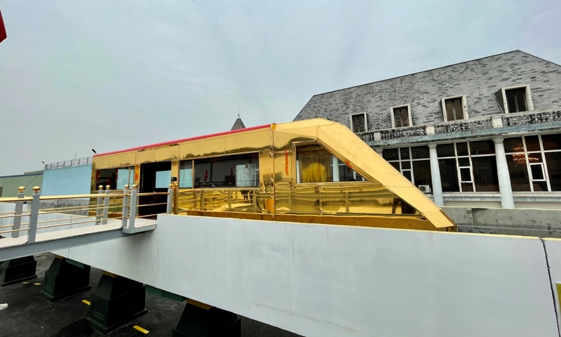 Tập đoàn Hòa Bình thử nghiệm tàu điện dát vàng trên đường mẫu cao tốc
