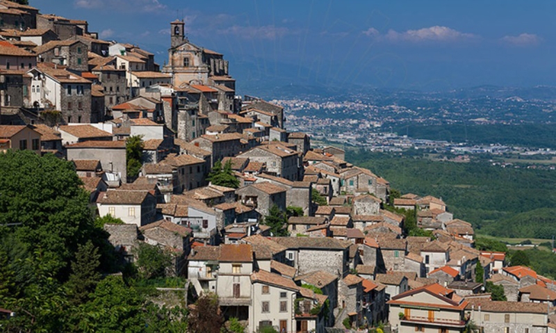 Thị trấn ở Italy vất vả rao bán những căn nhà trị giá 1 euro