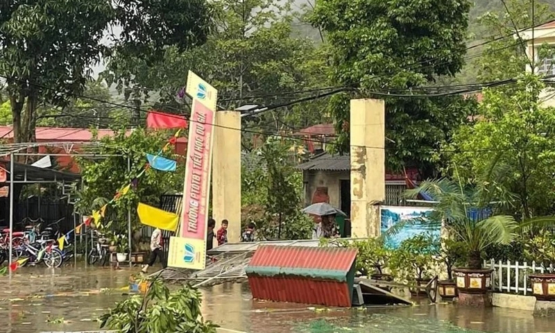 Hà Giang: Mưa lớn và gió lốc khiến hơn 60 nhà dân bị tốc mái