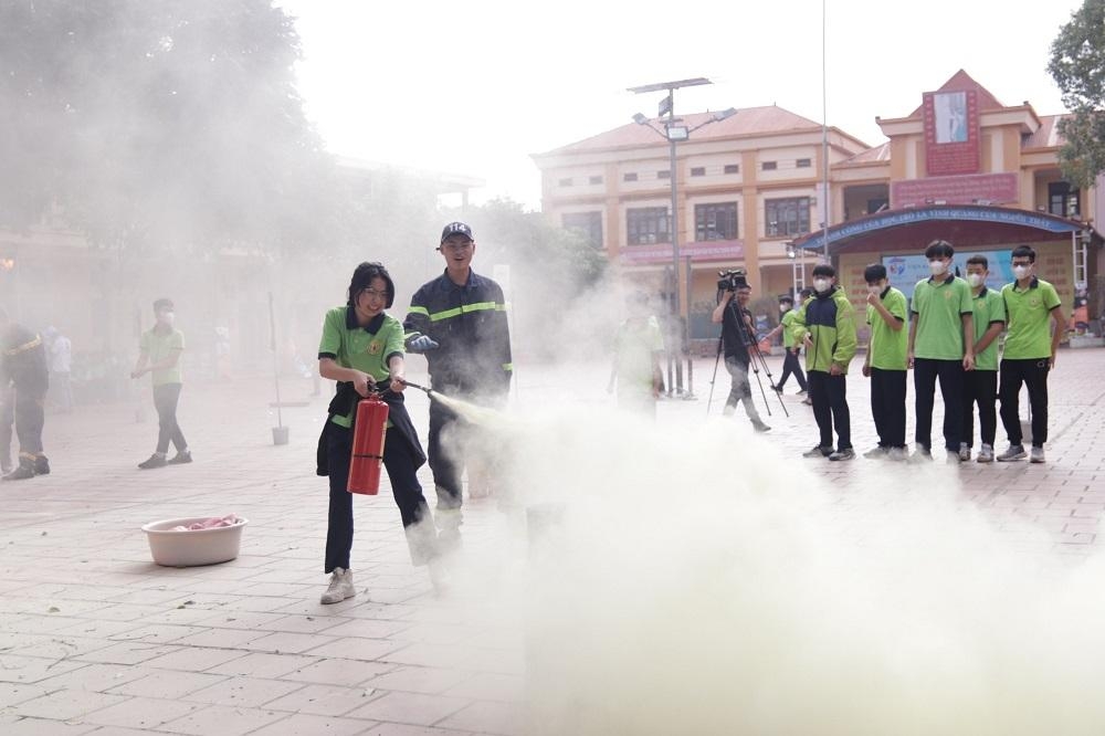 Lạng Sơn: Thực hành kỹ năng phòng cháy chữa cháy cho học sinh