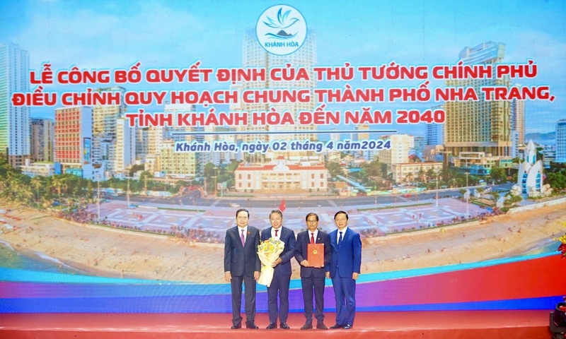 Chính phủ trao quyết định điều chỉnh quy hoạch chung thành phố Nha Trang