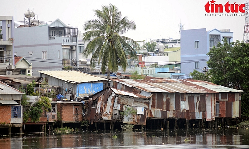 TP Hồ Chí Minh: Phập phồng sống cùng nguy cơ cháy nổ trong các khu nhà tạm ven kênh, rạch