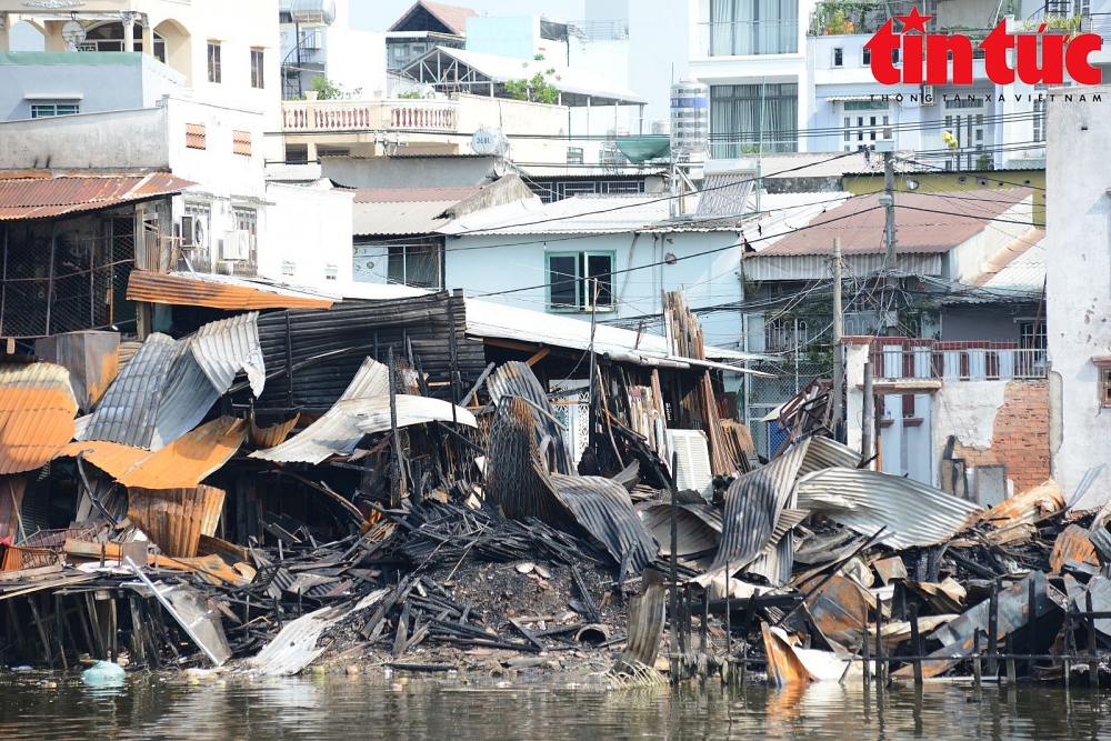 TP Hồ Chí Minh: Phập phồng sống cùng nguy cơ cháy nổ trong các khu nhà tạm ven kênh, rạch