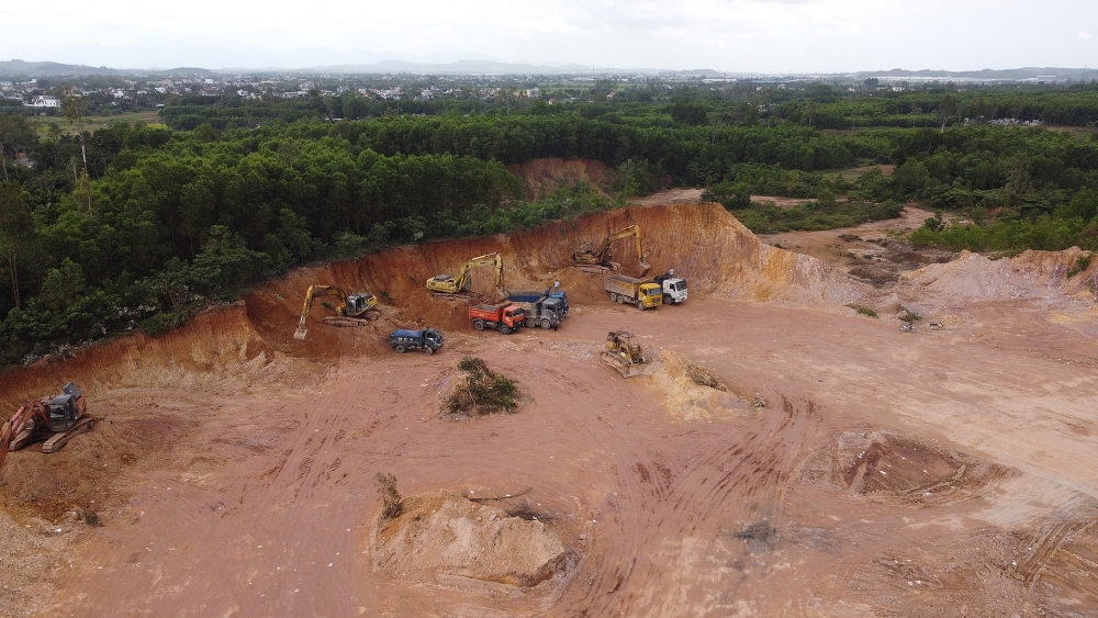 Quảng Ngãi: Đề nghị bổ sung thêm 5 mỏ đất phục vụ Dự án đường Hoàng Sa - Dốc Sỏi