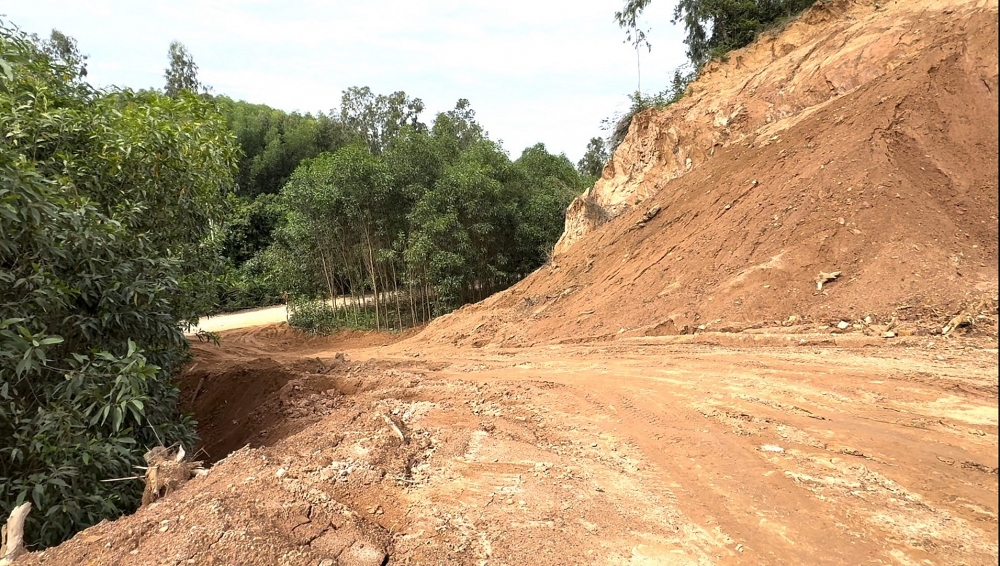 Quảng Ngãi: Đề nghị bổ sung thêm 5 mỏ đất phục vụ Dự án đường Hoàng Sa - Dốc Sỏi