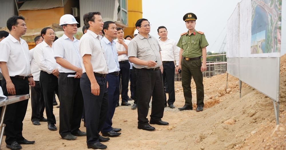 Thừa Thiên - Huế: Thủ tướng Phạm Minh Chính khảo sát Dự án đường Nguyễn Hoàng, cầu vượt qua sông Hương