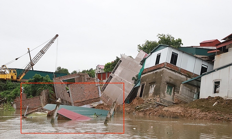 Bắc Ninh: Nhiều ngôi nhà bị sông Cầu “nuốt chửng”, đề xuất giải pháp xử lý sự cố xong trước 15/5