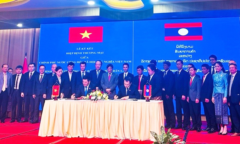 Thúc đẩy hợp tác phát triển hạ tầng thương mại biên giới Việt Nam - Lào