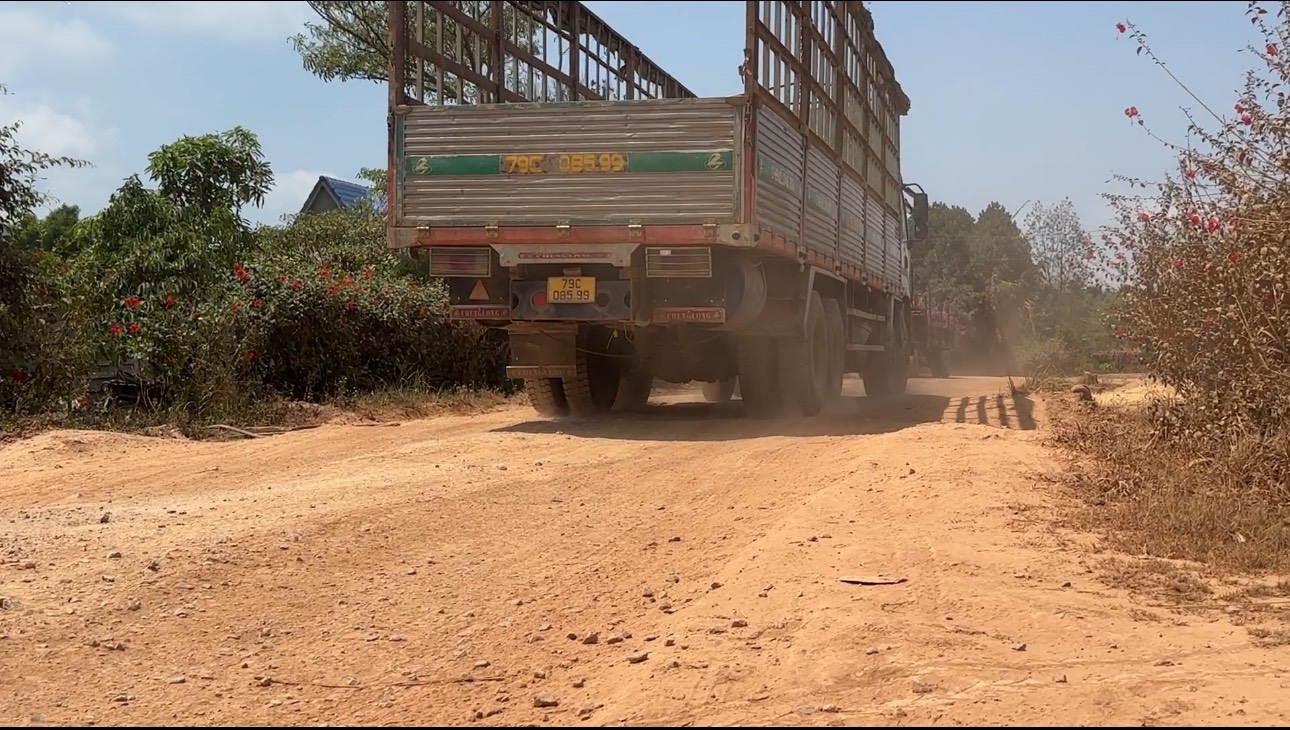 Đường liên xã Ea Trang - Cư San đoạn giao QL26 ở Đắk Lắk xuống cấp nghiêm trọng