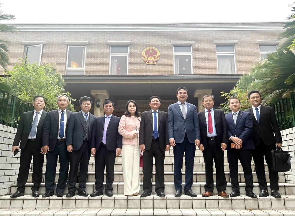 Đoàn công tác tỉnh Bình Định thăm và làm việc với Đại sứ quán Việt Nam tại Nhật Bản