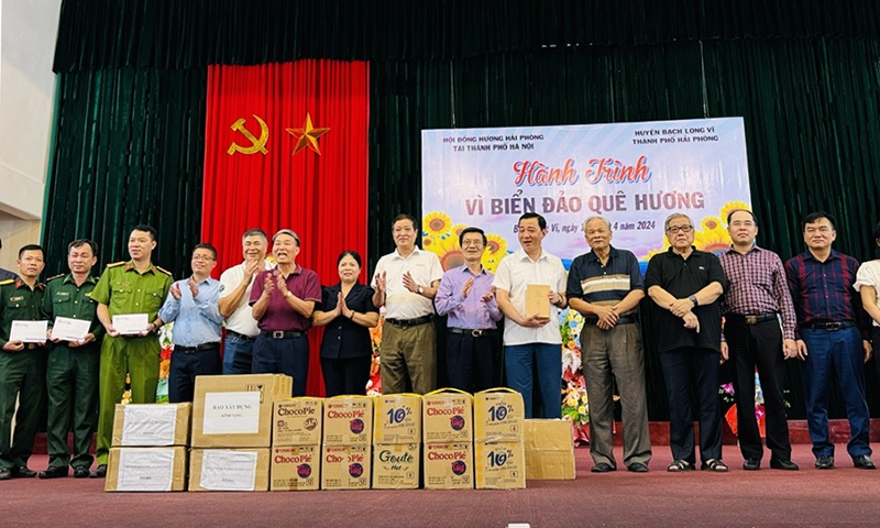 Nhiều hoạt động thiết thực của Hội đồng hương Hải Phòng tại Hà Nội dành cho huyện đảo Bạch Long Vĩ