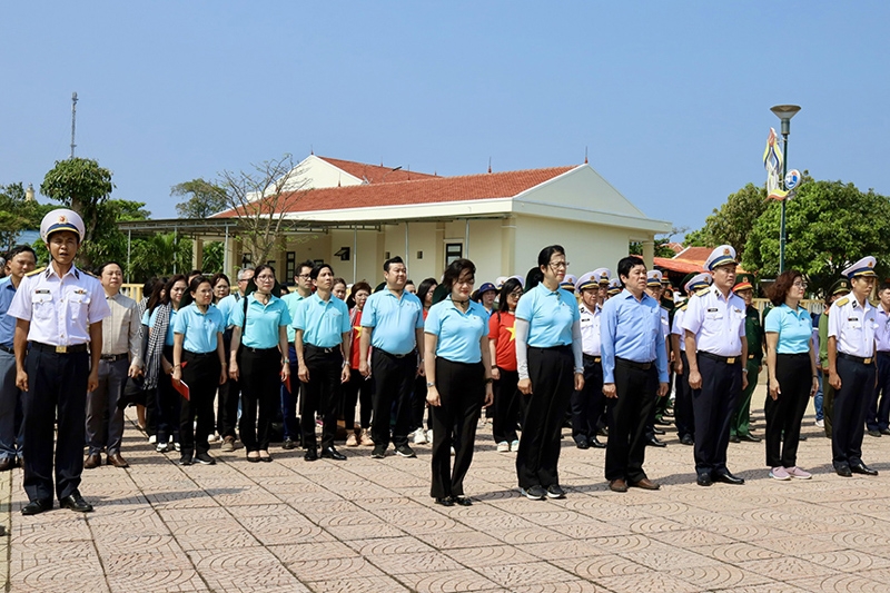 Agribank đồng hành tiếp sức cùng quân dân huyện đảo Cồn Cỏ, Quảng Trị