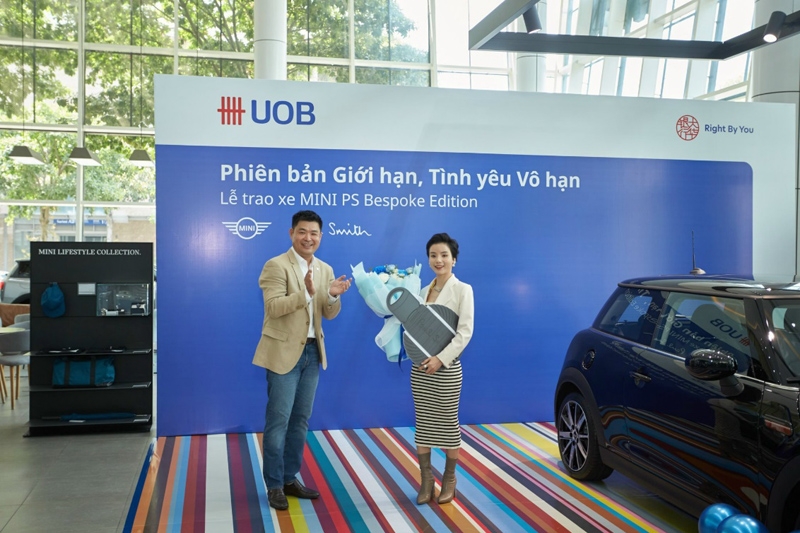 Ngân hàng UOB Việt Nam trao ô tô MINI Cooper phiên bản đặc biệt cho khách hàng may mắn trúng thưởng