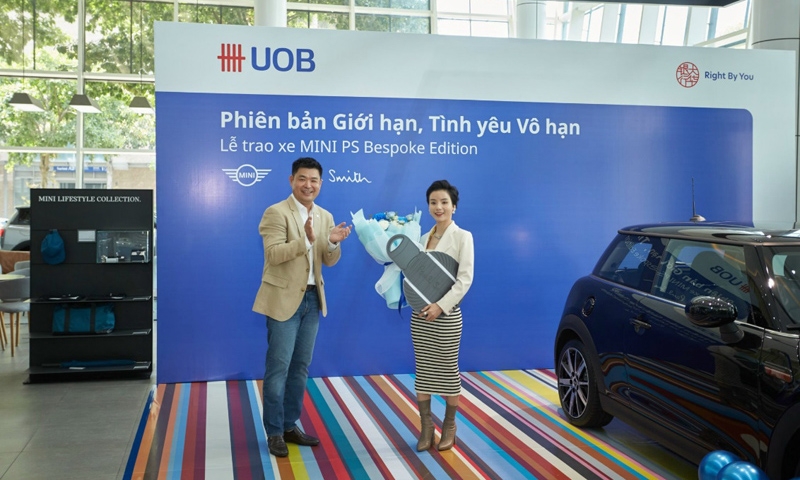 Ngân hàng UOB Việt Nam trao ô tô MINI Cooper phiên bản đặc biệt cho khách hàng may mắn trúng thưởng
