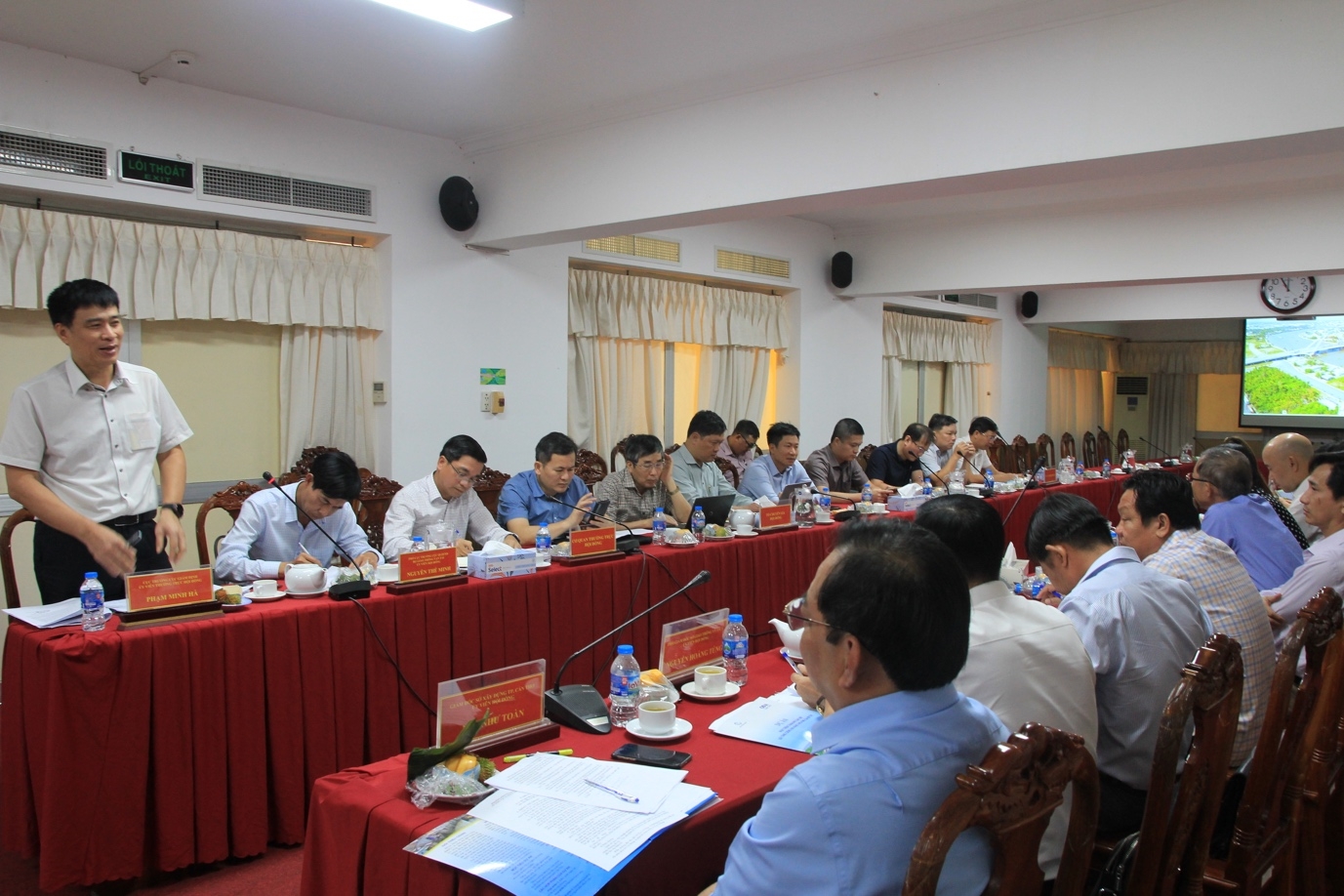 Hội đồng kiểm tra công tác nghiệm thu hoàn thành của chủ đầu tư đối với công trình cầu Trần Hoàng Na, thành phố Cần Thơ