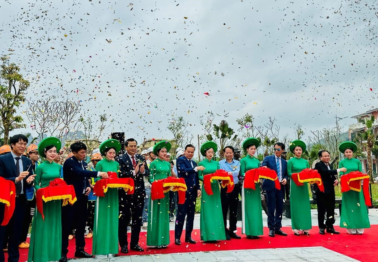 Tập đoàn CEO khánh thành Biểu tượng vinh danh Người xây dựng đầu tiên tại Vân Đồn, Quảng Ninh