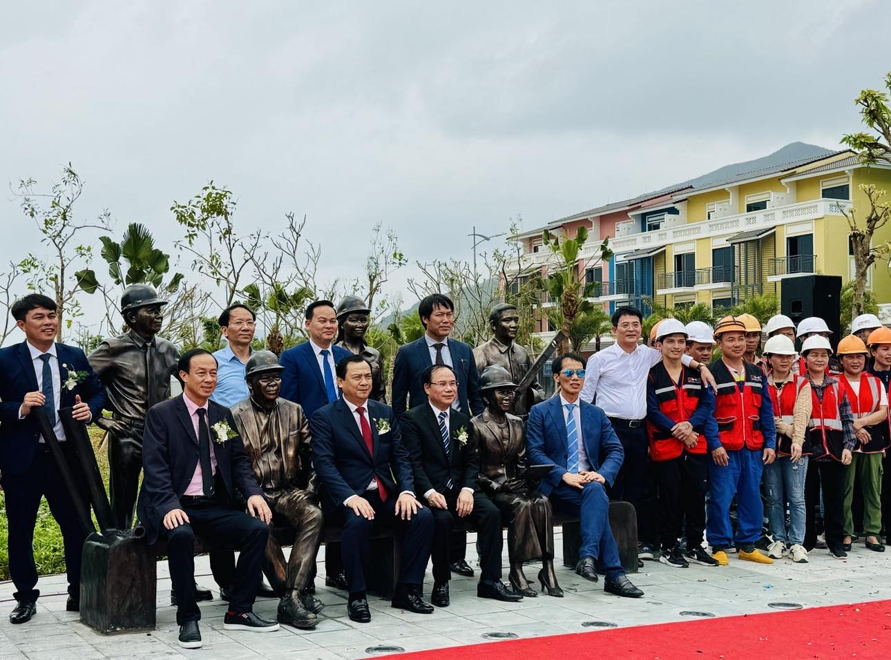 Tập đoàn CEO khánh thành Biểu tượng vinh danh Người xây dựng đầu tiên tại Vân Đồn, Quảng Ninh